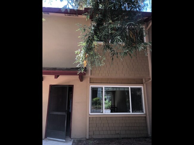 Building Photo - 2001 Alta Loma St