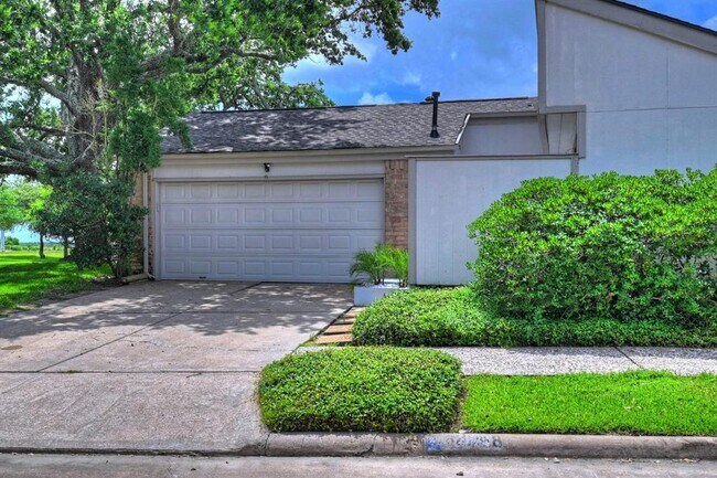 Foto del edificio - 16718 Galewood Way