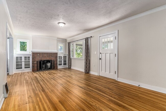 Building Photo - Charming 5-Bedroom South Hill Home Near Manito Park - NEW PRICE