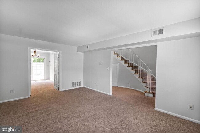 Foto del edificio - 8323 Kingsgate Rd