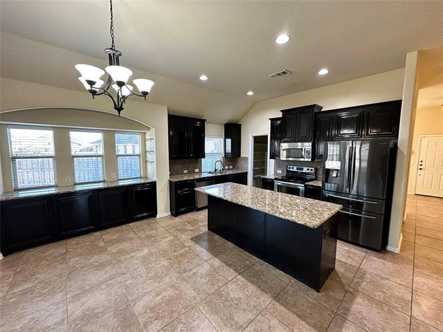 Building Photo - 701 Meadowbrook Ln