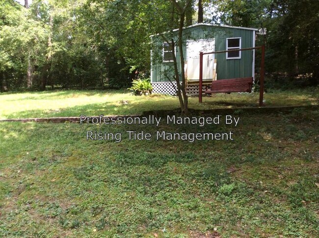 Building Photo - 605 Valley Dr