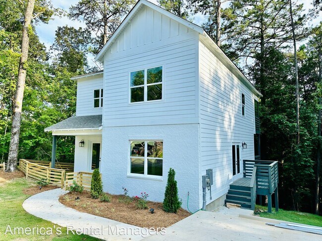 Building Photo - 4 br, 3.5 bath House - 3695 Kirkstone Way