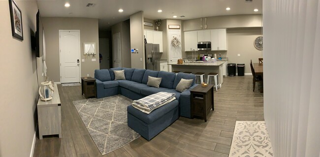 Building Photo - 3737 E Catalina Dr