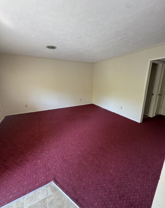 Building Photo - Welcome to your new home near the heart of...
