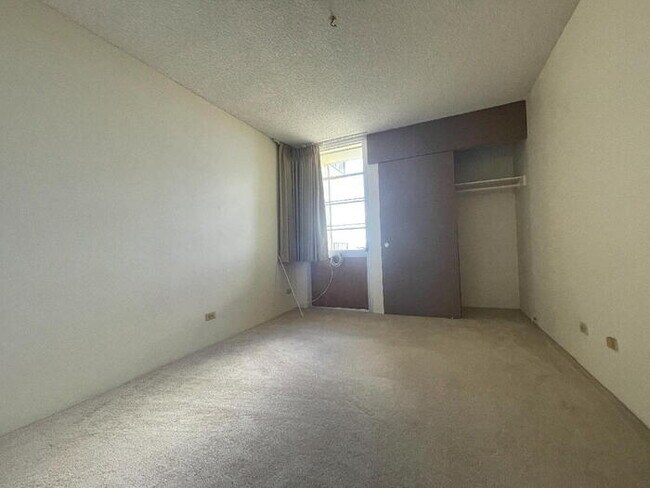 Foto del edificio - To register for the showing time below, no...