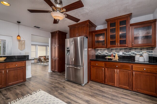 Foto del edificio - 1202 Kaseberg Cir