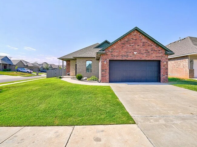 Building Photo - Magnificent 3BD/2BTH home in Council Ridge