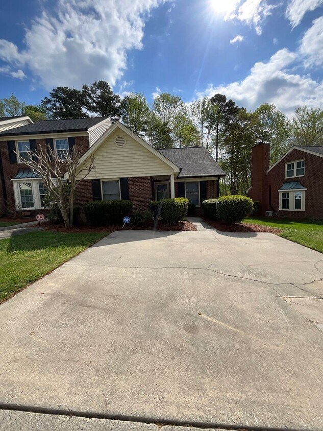 Primary Photo - Newly renovated 2/2 townhome in High Point...