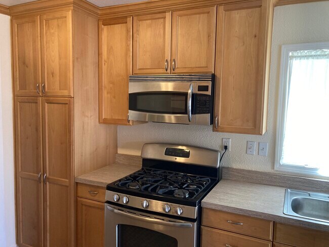 Building Photo - 7803 Los Arboles Pl