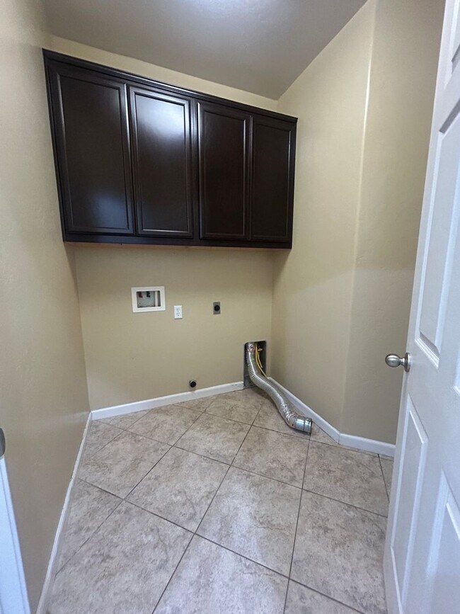 Foto del edificio - Step into your new residence, a charming s...