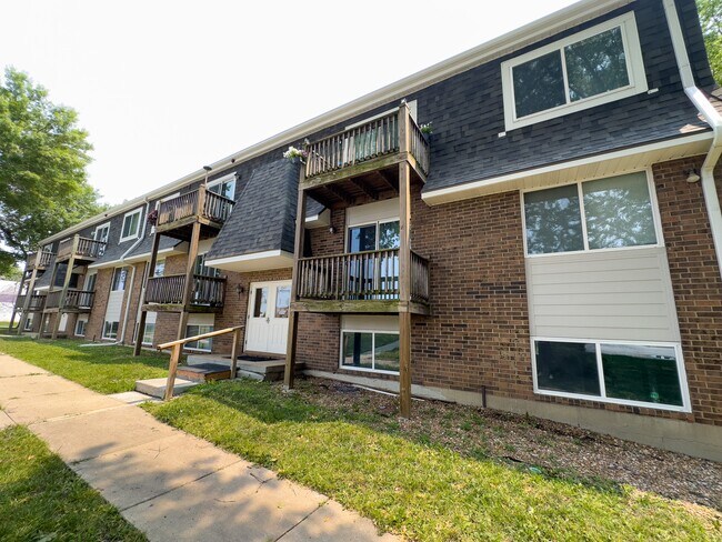 Building Photo - Royal Valley