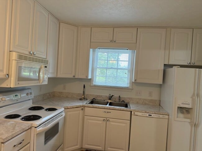 Foto del edificio - Spacious Furnished Apartment