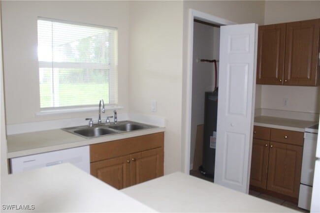 Foto del edificio - 726 Hightower Ave S