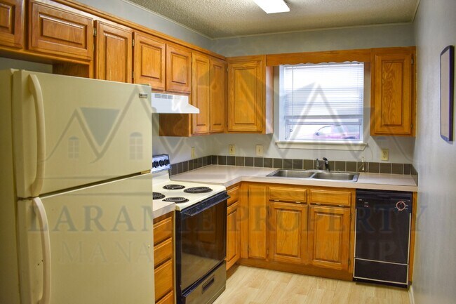 Foto del edificio - 3 Bedroom 2 Bathroom Apartment