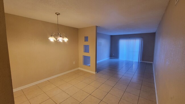 Building Photo - First Floor 1 Bedroom, 1 Bathroom Condo in...