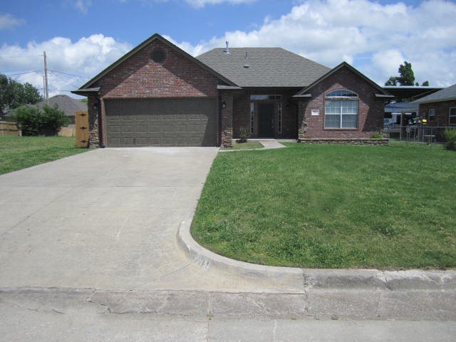 Primary Photo - 704 N Markwell Ave