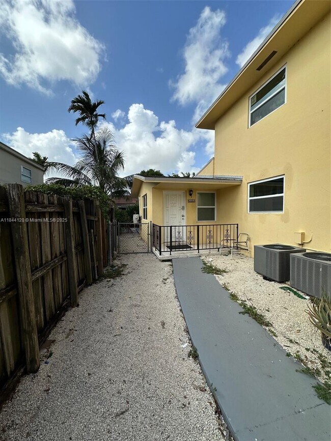 Building Photo - 4351 NW 5th St