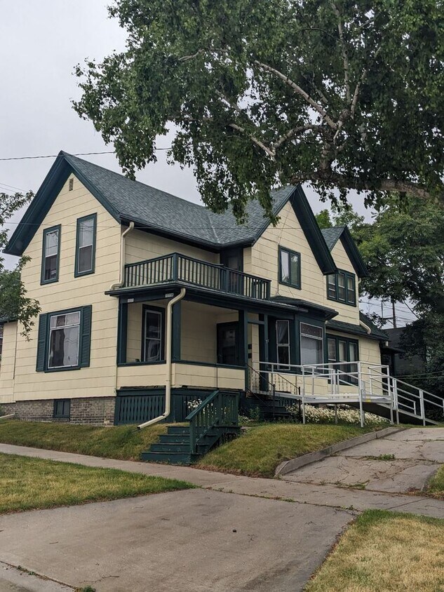 Primary Photo - 1011 N 10th St
