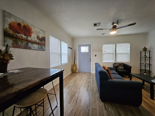 Building Photo - 324 N 13th Pl