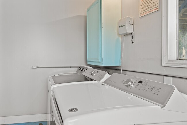 Foto del edificio - 41500 Maroon Town Dr