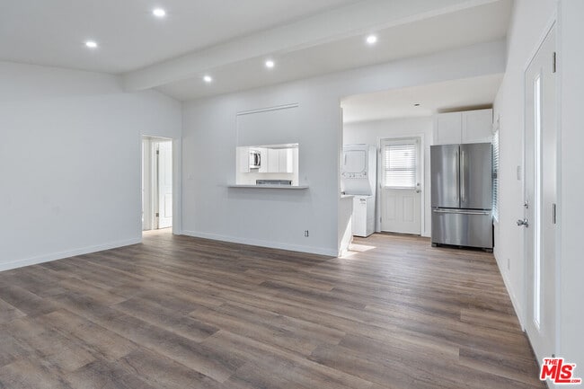 Foto del edificio - 10806 Doty Ave