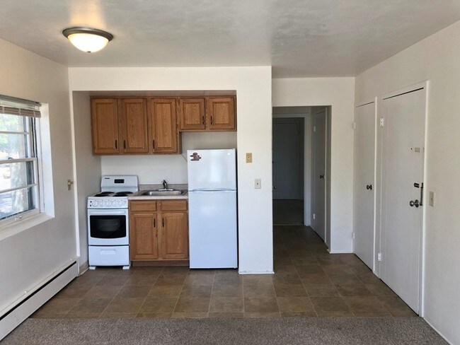 Building Photo - 1221 Main St