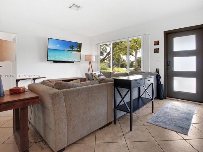 Foto del edificio - 1561 NE 47th St