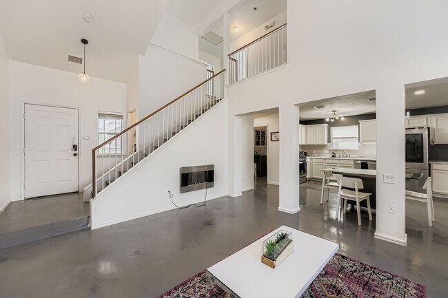 Building Photo - 928 Sally Lunn Way