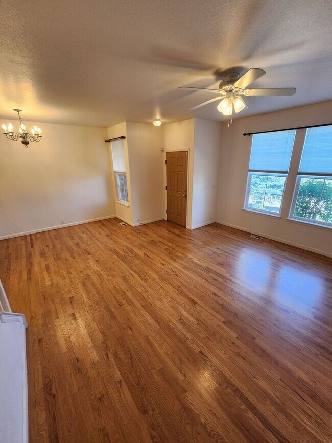 Foto del edificio - Beautiful Townhome