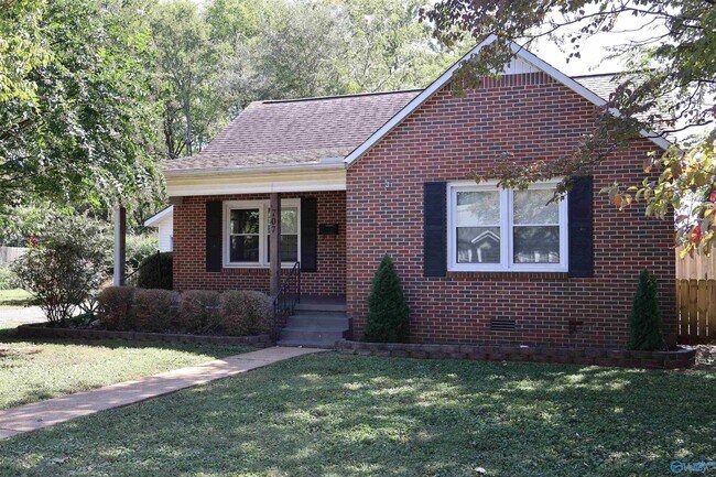 Building Photo - 707 Pryor St W