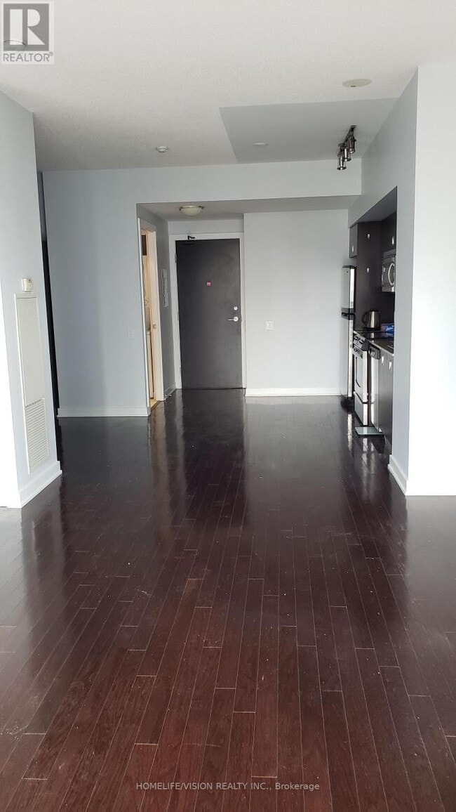 Building Photo - 33 Charles St E