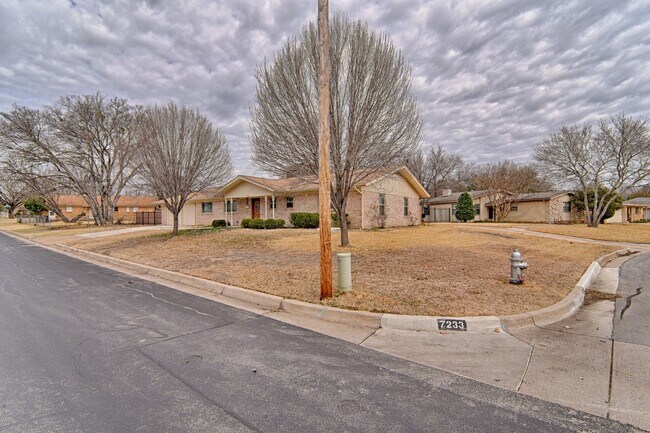 Foto del edificio - Huge Corner Lot in Trendy West Fort Worth Neighborhood