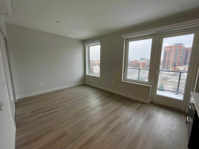 Foto del edificio - 672 N May St
