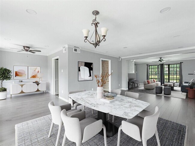 Foto del edificio - 10305 Briar Forest Dr