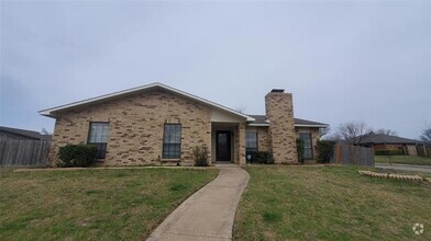 Building Photo - 939 Live Oak Dr