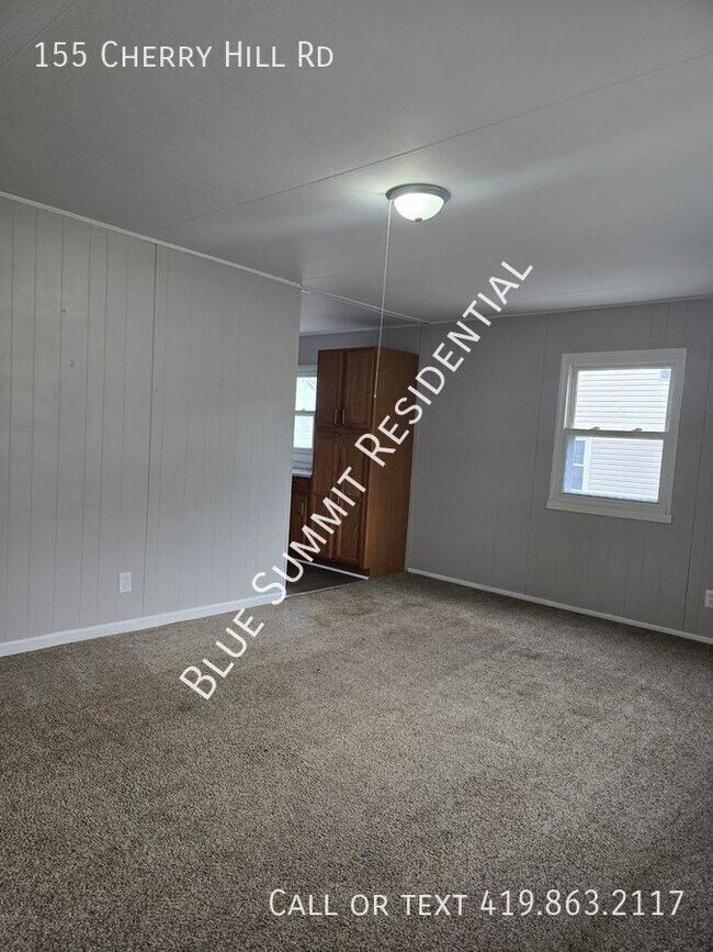 Building Photo - Charming 3-Bedroom Ranch with Detached Gar...