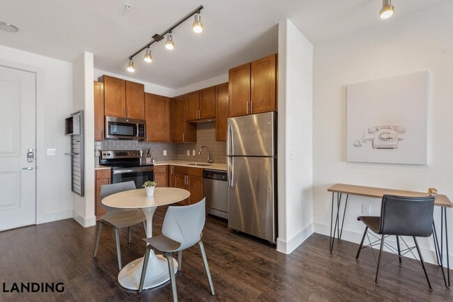 Foto del edificio - 502 E College St