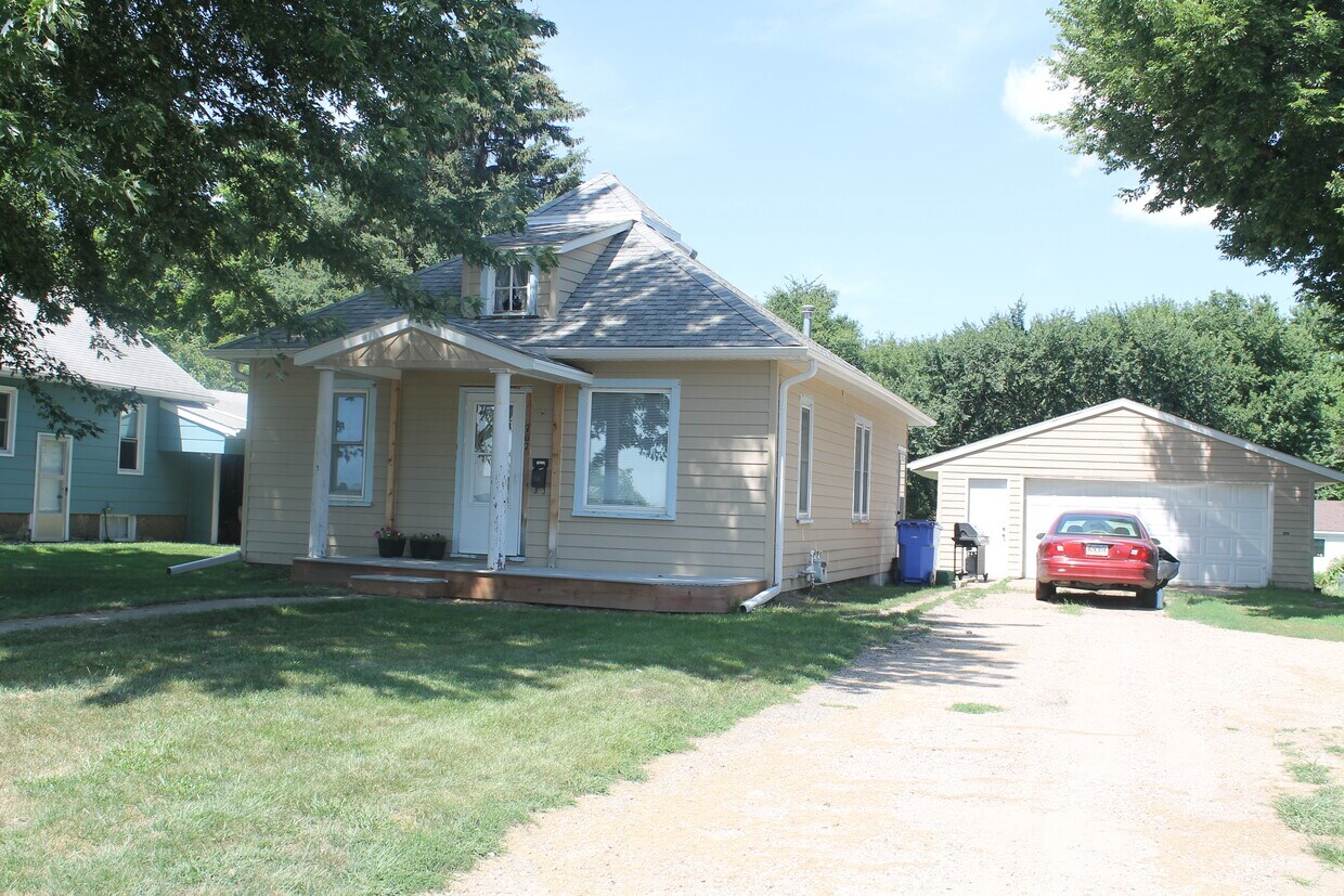 707 W Main St, Vermillion, SD 57069 House Rental in Vermillion, SD
