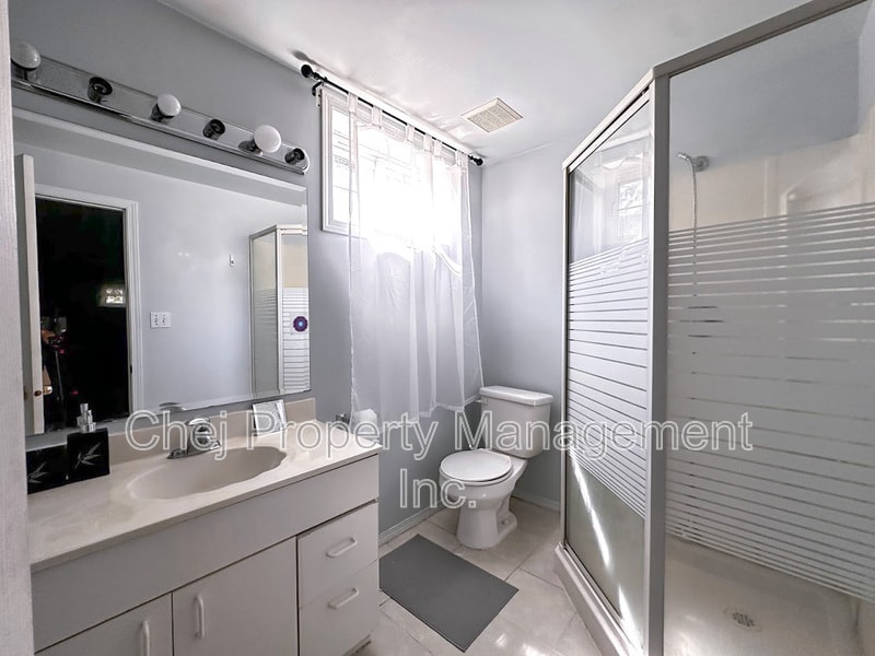 Photo principale - 11303-1111A 111a Ave NW