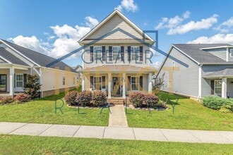 Building Photo - 129 Hackberry St