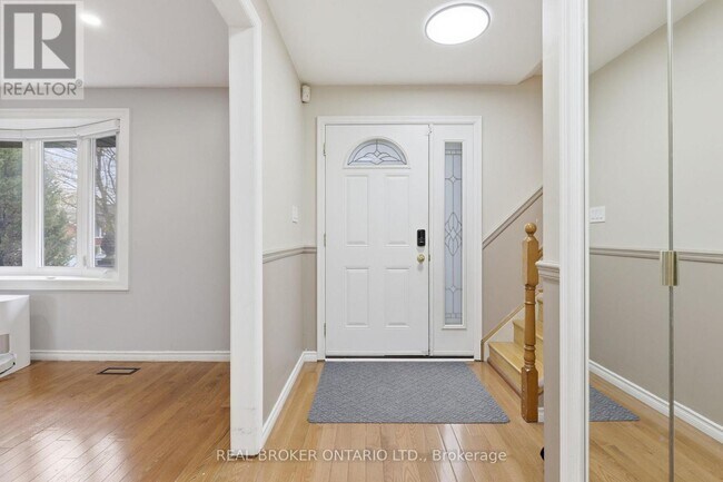 Photo du bâtiment - 536 Lisbon Ct