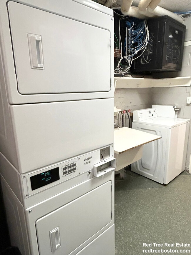 Building Photo - 2018 Commonwealth Ave