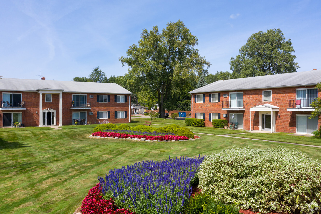 Primary Photo - Franklin Square Apartments