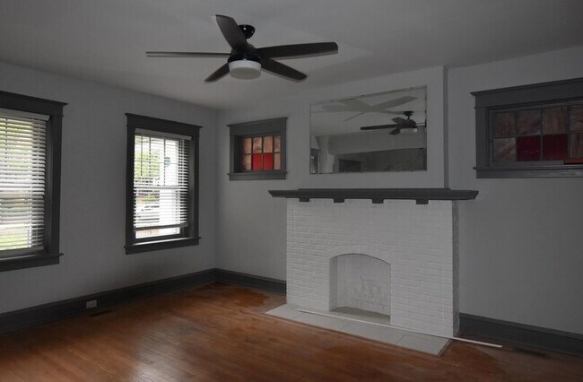 Building Photo - 2327 Maplewood Ave