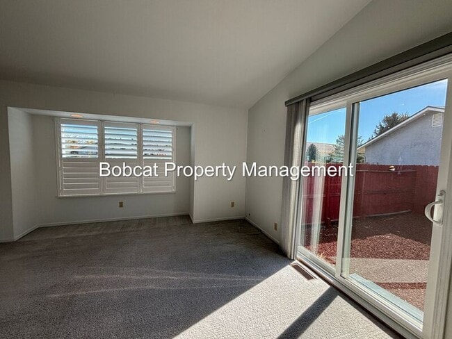 Foto del edificio - 628 Long Valley Rd