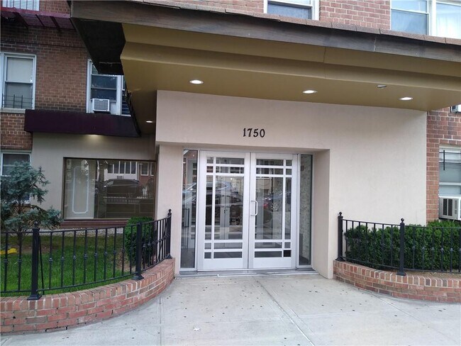 Foto del edificio - 1750 E 14th St