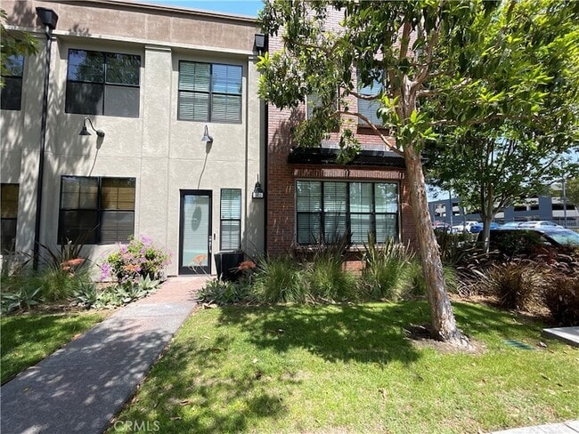 Building Photo - 501 W Maple Ave