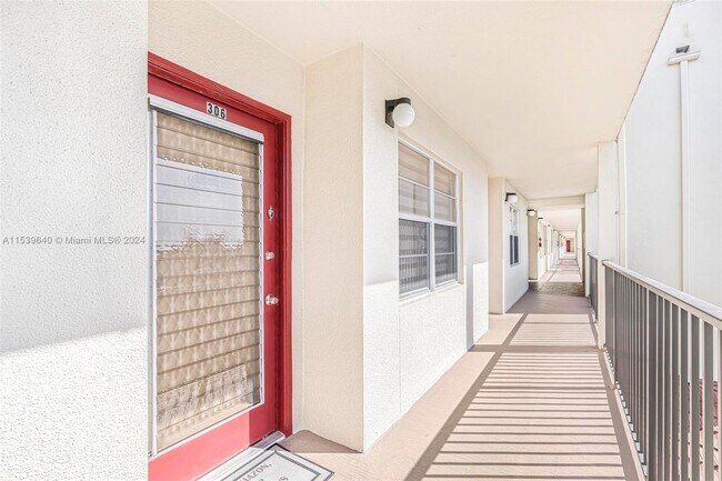 Building Photo - 1101 SW 128th Terrace
