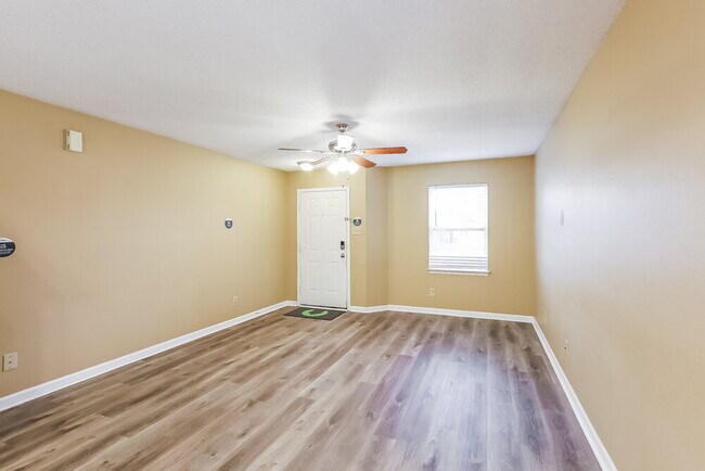 Building Photo - 2349 Providence Ct